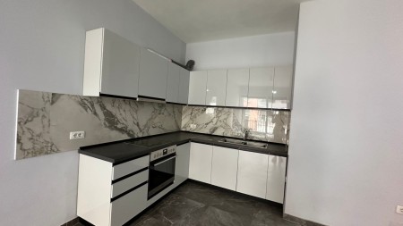Tek 5 Maji, Jepet Me Qira Apartament 1+1 !!!