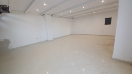 Midis Bulevardit Te Ri Dhe Rruges Jordan Misja, Jepet Me Qira Njesi Biznesi, Ideal Per Investim !!!