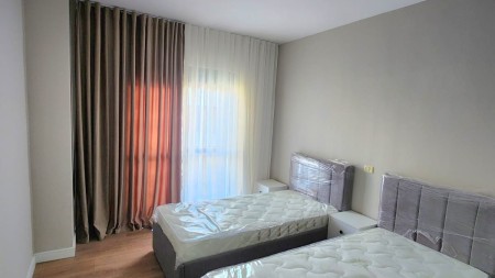 Prane Komunes Parisit, Jepet Me Qira Apartament 2+1+2, Totalisht I Mobiluar !!
