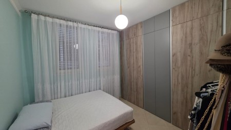 Tek Liqeni I Thate, Shitet Super Apartament 2+1+2 Me Cmim Okazion !!