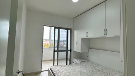 Tek Kthesa E Kamzes, Shitet Apartament 1+1, Buze Rruges Kryesore !!!