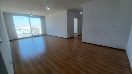 Prane Farmacise 10, Jepet Me Qira Apartament 2+1+2, Ideal Per Banim !!!