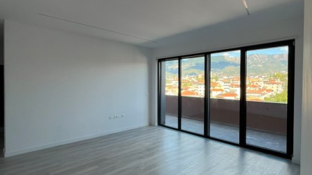 Prane Tregut Elektrik, Shitet Apartament 2+1 Me Post Parkimi !!!