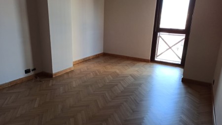 Ne Qender, Tek Torre Drin, Jepet Me Qira Ambient Per Zyra, Me Hapesira Te Bollshme Dhe Lokacion Ideal !!!