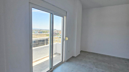 Ne Qerret, Shitet Apartament 2+1, Me Orientim Perfekt !!!