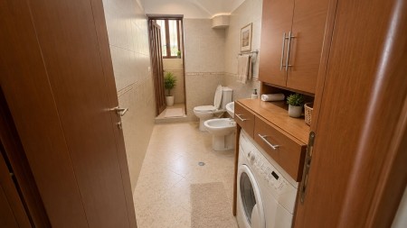 Ne Myslym Shyri, Jepet Me Qira Apartament 2+1, Me Lokacion Perfekt Dhe 2 Poste Parkimi !!