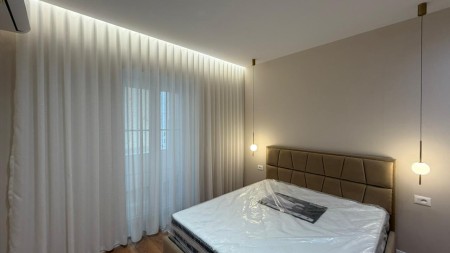 Prane Pazarit Te Ri, Shitet Apartament 1+1, Me Planimetri Te Rregullt!!