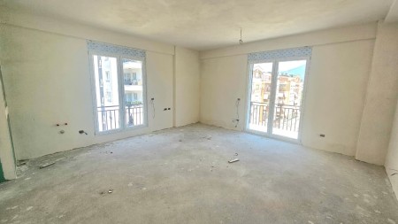 Super Apartament 2+1+2 Per Shitje, Tek Liqeni I Thate, Me Pamje Spektakolare !!