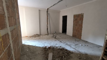 Tek Rruga E Elbasanit, Shitet Super Apartament 3+1+2 Me Hapesira Te Bollshme !!!