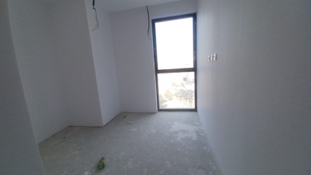 Tek Vertikal Forest, Perballe Stadiumit Air Albania, Jepet Me Qira Ambient Ideal Per Zyra Apo Klinika !!!