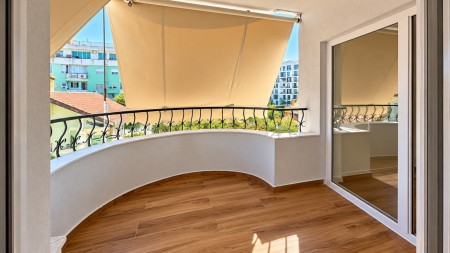 Tek Mozaiku I Tiranes, Shitet Apartament 1+1 Me Planimetri Te Rregullt Dhe Lokacion Perfekt !!