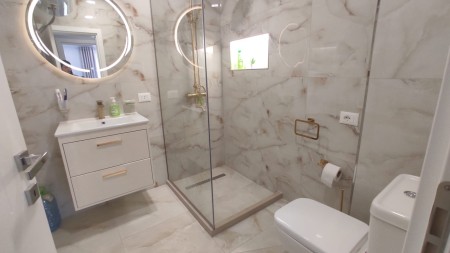 Prane Ring Center, Jepet Me Qira, Apartament 2+1, Totalisht I Investuar!!