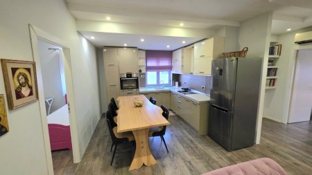 Ne Selite, Prane Universitetit Barleti, Shitet Super Apartament 2+1, Ideal Per Banim Dhe Investim !!!