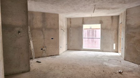 Tek Shkolla Baletit, Shitet Apartament 2+1+2 prane Perfundimit !!!