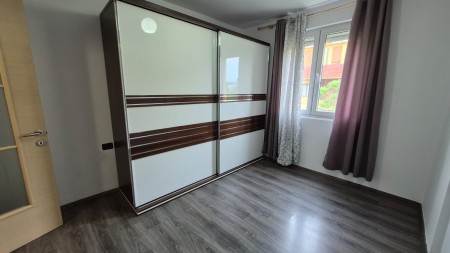 Tek Fusha E Aviacionit, Shitet Apartament 2+1 Me Strukture Te Rregullt !!