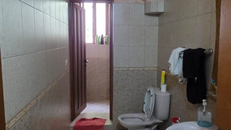 Ne Myslym Shyri, Jepet Me Qira Apartament 2+1, Me Lokacion Perfekt Dhe 2 Poste Parkimi !!