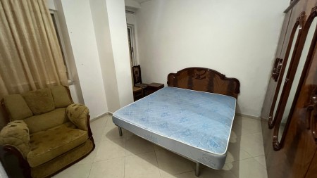 Ne Porcelan, Shitet Apartament 1+1 Me Orientim Perfekt!!