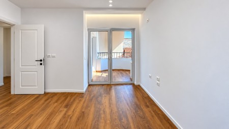 Tek Mozaiku I Tiranes, Shitet Apartament 1+1 Me Planimetri Te Rregullt Dhe Lokacion Perfekt !!
