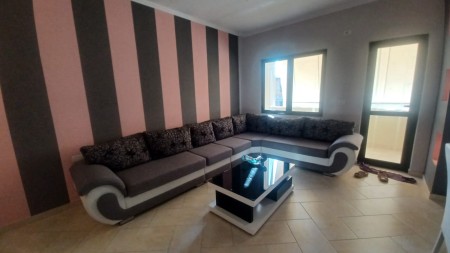 Ne Shkoze, Prane Ish Uzines Se Autotraktoreve, Shitet Apartament 2+1+2, Mundesi Ideale Banimi !!!