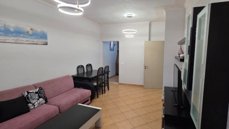 Tek Tregu i Ri Elektrik, Shitet Apartament 1+1, Ideal Per Banim Dhe Investim !!!