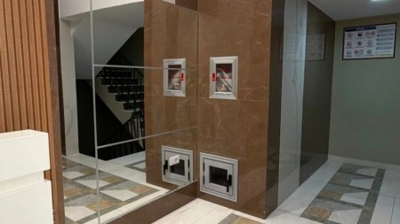 Tek Shkolla Kuqe, Jepet Me Qira Apartament 1+1, I Pershtatshem Per Zyra !!