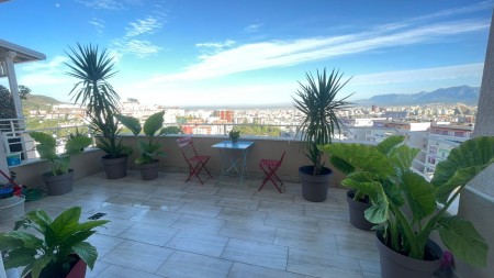 Tek Kopshti Botanik, Shitet Apartament 3+1+2 Me Verande Me Pamje !!!