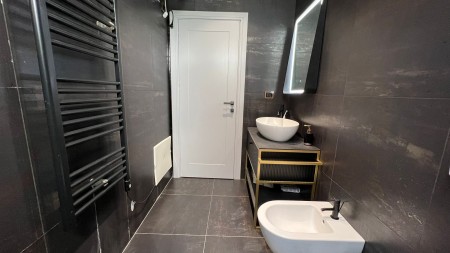Tek Liqeni I Thate, Shitet Apartament 2+1 Totalisht I Investuar!!!