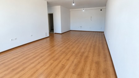 Prane Farmacise 10, Jepet Me Qira Apartament 2+1+2, Ideal Per Banim !!!