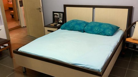 Ne Durres, Shitet Apartament 2+1+3 Ballkone, Me Planimetri Te Rregullt Dhe Pamje Te Lire Nga Deti !!!