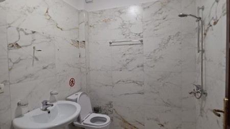 Tek Sheshi Wilson, Jepet Me Qira Ambient Per Tipologji Te Ndryshme Biznesi, Me Lokacion Perfekt!!!