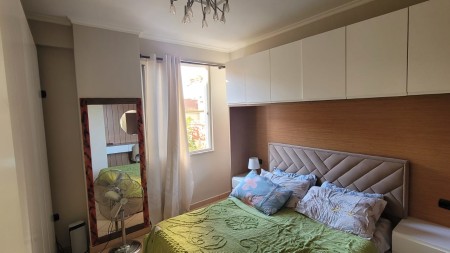 Tek Kodra E Diellit, Jepet Me Qira Apartament 2+1, I Mobiluar Totalisht !!!