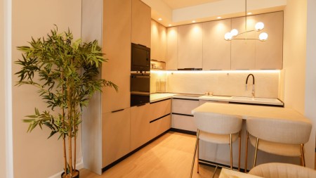 Ne Lungomare, Shitet Super Apartament 2+1, Me Pamje Fantastike Nga Deti !!