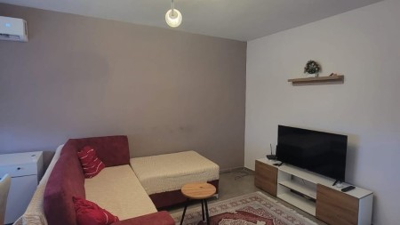 Ne Allias, Jepet Me Qira Apartament 1+1, Gati Per Banim !!!