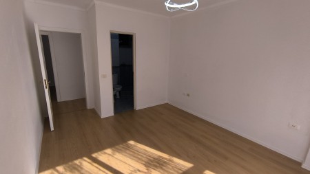 Ne Fresk, Shitet Apartament 2+1+2, I Sapo Investuar !!!