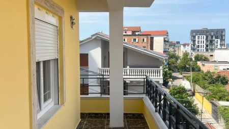 Tek Tregu Elektrik, Jepet Me Qira Kati 3 I Viles 4 Kateshe !
