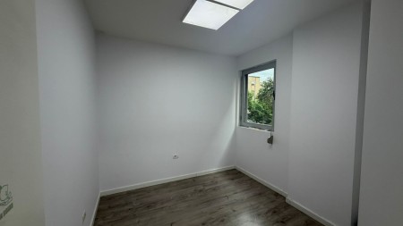 Te Stadiumi Dinamo, Jepet Ambient Per Zyra Me Qira!!!