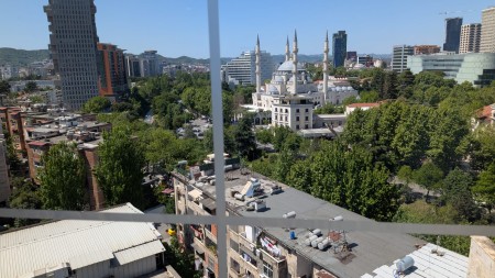 Tek Shkolla Baletit, Jepet Me Qira Apartament 1+1, Gati Per Banim!!!