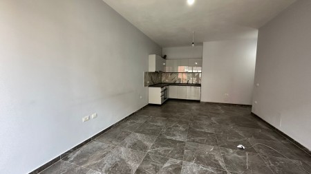 Tek 5 Maji, Jepet Me Qira Apartament 1+1 !!!