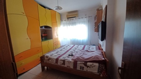Tek 5 Maji, Shitet Apartament 1+1, Me Planimetri Te Rregullt Gati Per Banim !!!