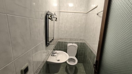 Ne Laprake, Tek Blloku Gintash, Shitet Ambient Biznesi Ideal Per Investim !!!