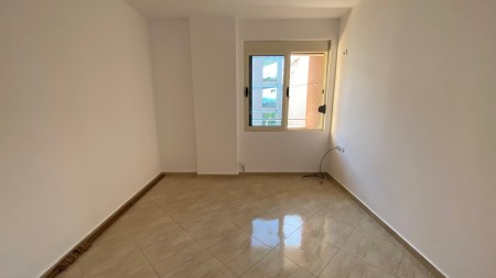 Ne Fresk, Shitet Apartament 1+1 Me Planimetri Te Rregullt!!