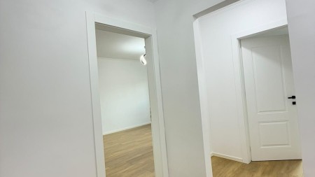 Mbrapa Globe, Tek Rruga E Kavajes, Shitet Apartament 1+1 Me Orientim Dhe Vendndodhje Perfekte !!