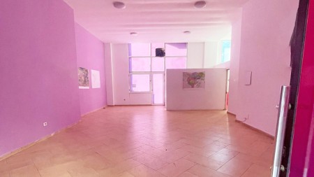 Ne Fresk ,Ne Rrugen Muhamet Deliu , Shitet Ambient Komercial Open Space !!!