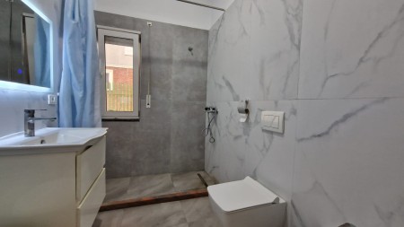 Cmim Okazion !! Tek Liqeni I Thate, Shitet Super Apartament 2+1, Me Planimetri Dhe Vendndodhje Perfekte !!