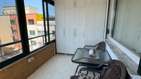 Tek Kryqezimi I 21 Dhjetorit, Mbrapa Bar Oslo, Jepet Me Qira Apartament 2+1, Me Lokacion Ideal!!!