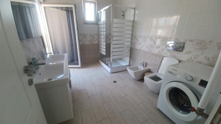 Tek Selvia, Jepet Me Qira, Apartament 1+1+Verande, Gati Per Banim !!!