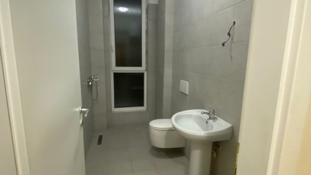 Tek Bulevardi I Ri, Jepet Me Qira Apartament 2+1+2 Me Planimetri Perfekte, Ideal Per Banim!!!