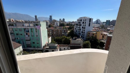 Tek Mozaiku I Tiranes, Shitet Apartament 2+1 Me Pamje Te Lire!!