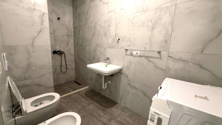 Tek Kompleksi Mangalem, Jepet Me Qira Apartament 1+1 Ne Ndertim Te Ri!!