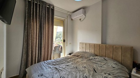 Tek Liqeni i Thate, Tek Rruga Peti, Jepet Me Qira Apartament 1+1, Super i Investuar !!!